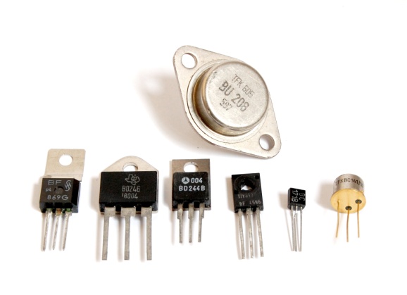 https://www.technologuepro.com/cours-test-reparation-cartes-electroniques/images/types-transistors.jpg